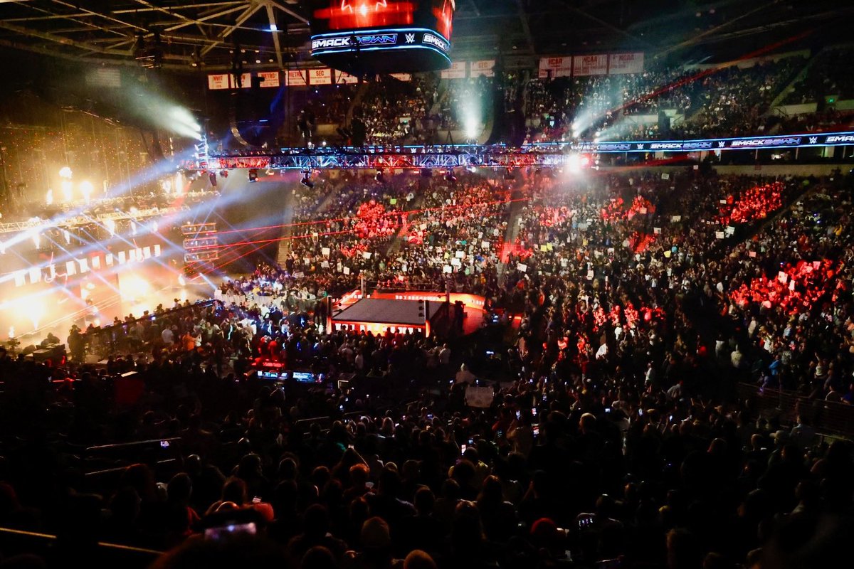 CLAmktg's tweet image. THANK YOU, COLUMBIA!

With nearly 10,000 fans in attendance, tonight’s #SmackDown becomes the highest attended WWE event in history at #ColonialLifeArena!