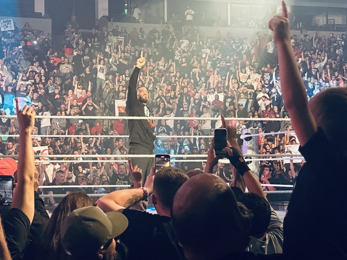 CLAmktg's tweet image. THANK YOU, COLUMBIA!

With nearly 10,000 fans in attendance, tonight’s #SmackDown becomes the highest attended WWE event in history at #ColonialLifeArena!