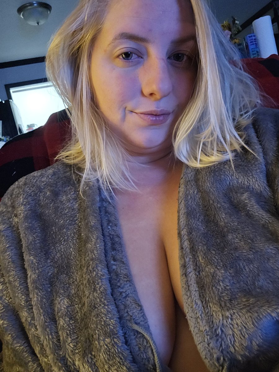 Lispoo44's tweet photo. If yall didn't know i offer daily messages, for a price of course 😘 come say hiiii!! https://t.co/WmccGQGNU5