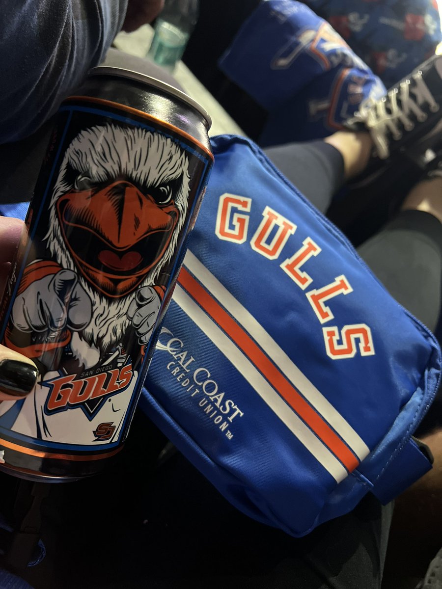 hedaredme's tweet photo. Beer. Pizza. Hockey.
@SDGullsAHL ๐ฅฐ
#itsfinallyoctober #gullslive #happiness https://t.co/qPwckUkMMW