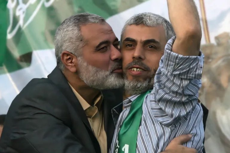 AshrafHammad88's tweet photo. فَالوَعدُ فِردَوسٌ يَطيِبُ فِيهَا التَّلاقِي بِالحِسَان 
فِيهَا نُلاقيْ صَحبَنا مِن ثُلَّةٍ كسبوا الرِّهَان
 ذِي بَيْعَتِي أَقْضِي بِها رُوحِي فِدَاها لَا تَوَان 
يَاربُّ أَلهِمنِي المَضَاء عَزمًا عَنيِدًا لا يُهَان https://t.co/xKUT0b4I2O