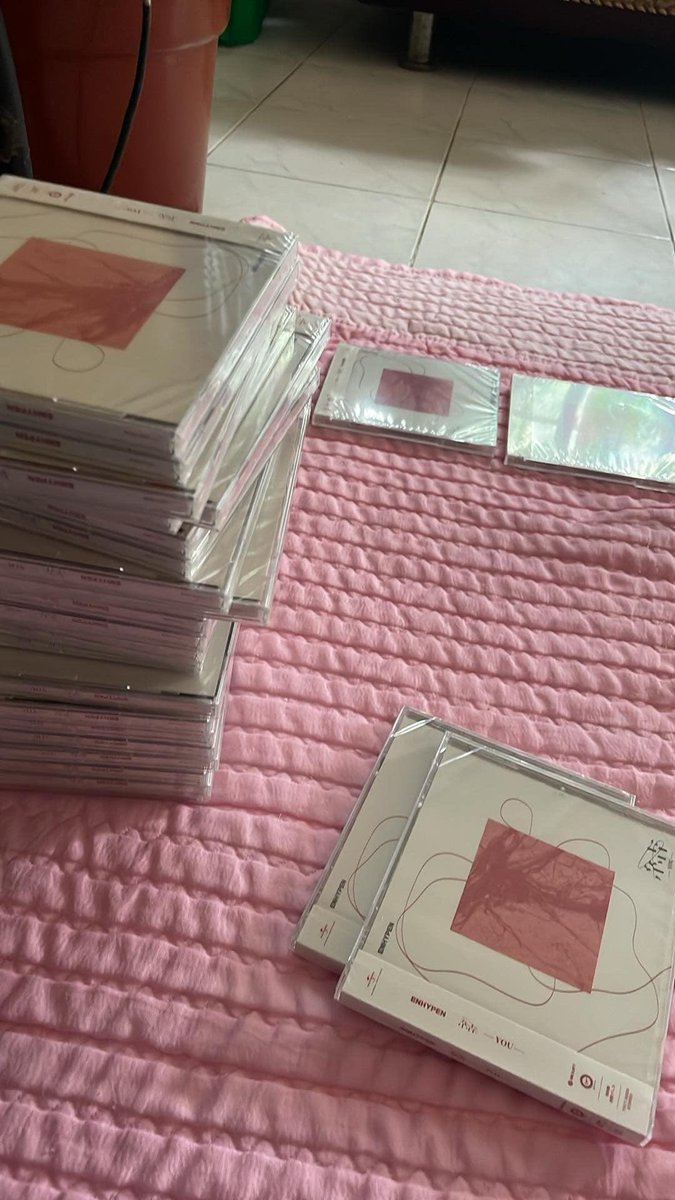 chun_cart's tweet photo. interest checkk! decluttering albums 

wts lfb ph | #chun_sell

enhypen “you standard edition” album 

— can do dop for 3 days with 50% nrdp 
— mod: j&amp;t
— mop: gcash 

t. wts lfb enhypen photocards jungwon heeseung jay jake sunghoon sunoo niki https://t.co/KSGrpZsHa3