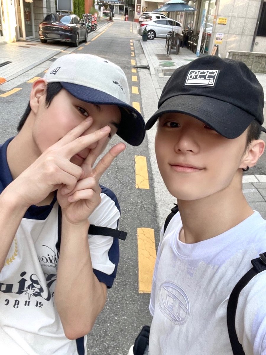 정오즈 에이스 퇴근길🥲🥲
노력은 배신 안한다아아아아‼️‼️
#TheCrewOne #오준석 #정승환 #정오즈 #로투킹 #에이스 #아침퇴근.. #이젠행복한추억♥️