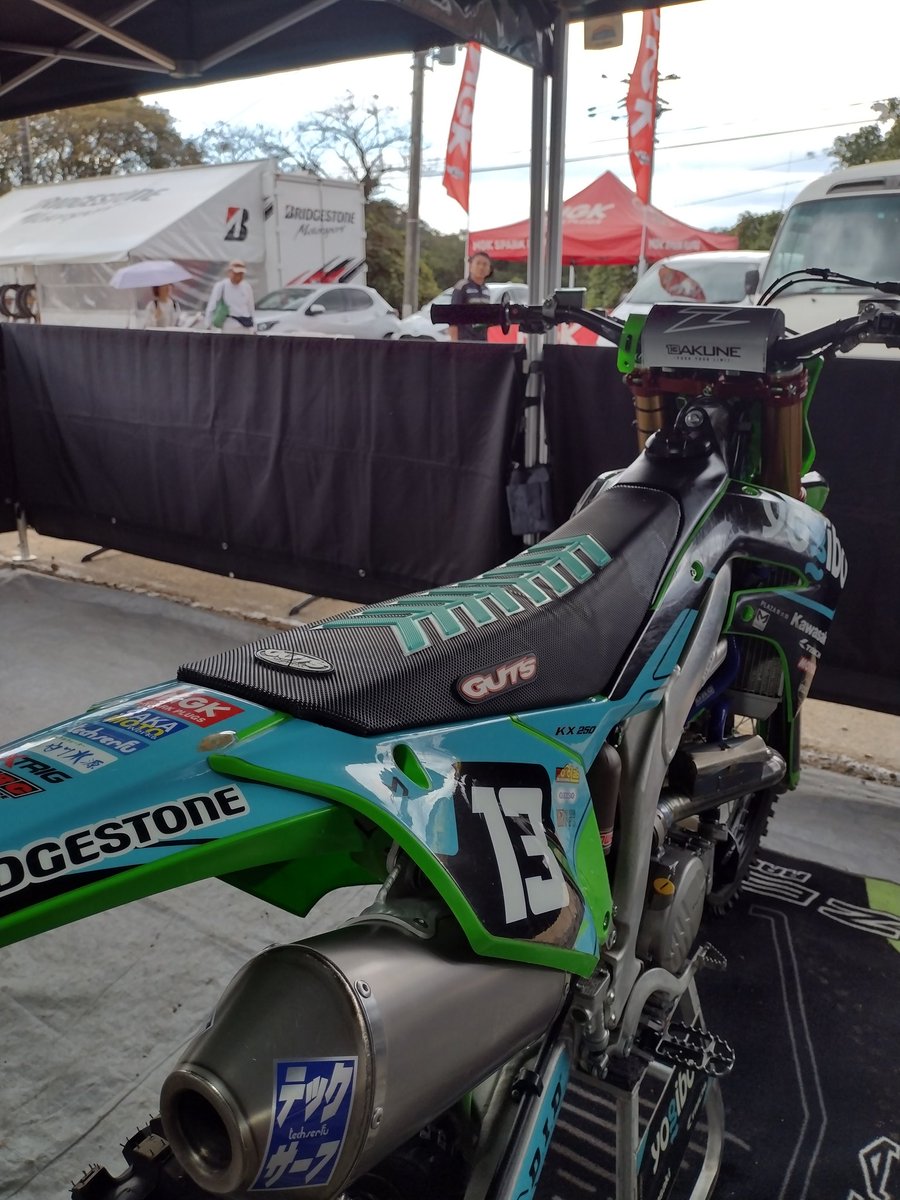 sakamoto_works's tweet photo. 新型GUTS RF1シートカバー
全日本モトクロスデビュー🙏

#Gutsracing 
#RF1SEATCOVER
#SAKAMOTOWORKS https://t.co/Dkc2qKQm62