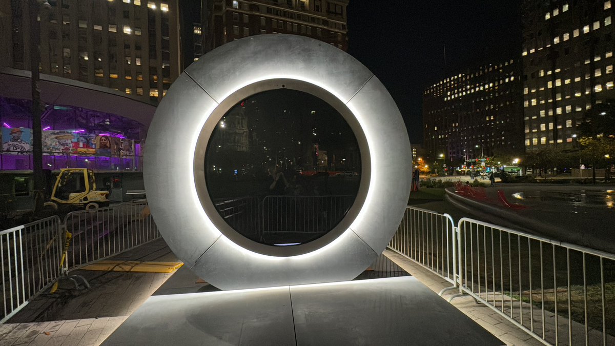 HughE_Dillon's tweet photo. Philly has one of the Portal cameras, which will share pictures with another portal camera and another country beginning on Tuesday . It’s in Love Park ❤️💙 https://t.co/RJmUxk1hNB
