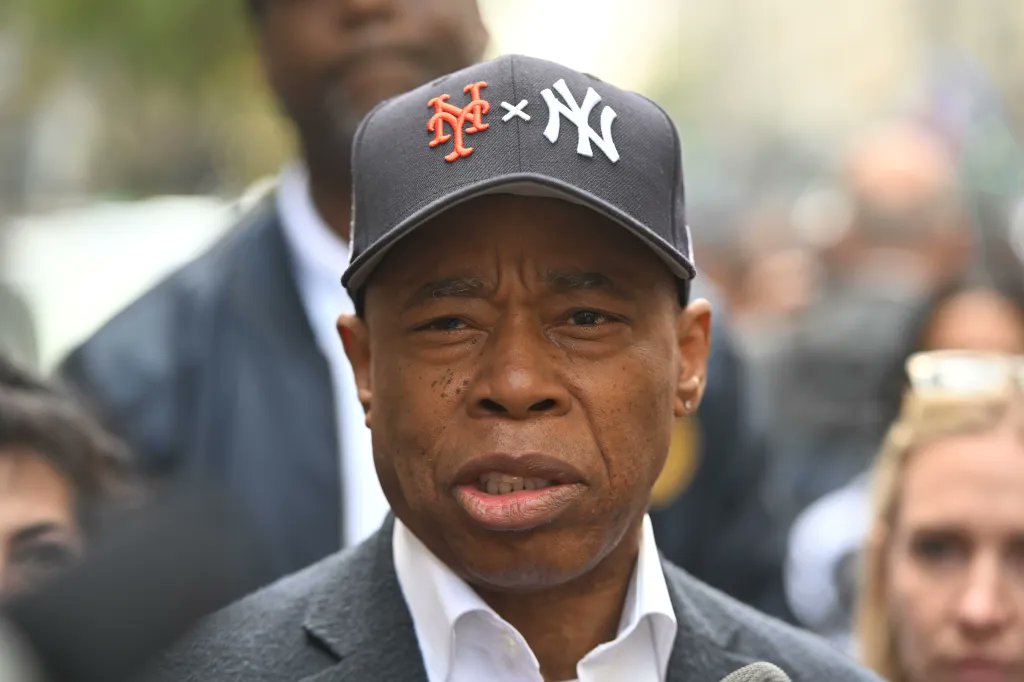 Dave Itzkoff tweet media