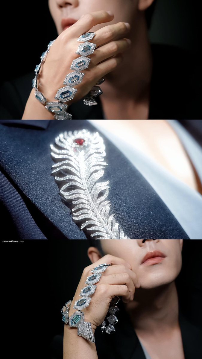 XZFCTH1005's tweet photo. [แชร์ข้อมูล]
ทางแม่จีนวิเคราะห์​ว่าทาง​ Boucheron​ นั้นให้ความสำคัญและเชื่อมั่นในฝีมือการทำงานของเซียวจ้านและสตูดิโอ​มากแค่ไหน​ 😊
#XiaoZhanxBoucheron

ตามสเต็ปการทำงานของแบรนด์ไฮเอนด์ทั่วไป​ที่ปกติจะเข้มงวดกับทุกภาพที่ออกไปเพราะมันคือภาพลักษณ์​ของแบรนด์ ถ้าอยากจะโปรโมตสินค้า​อะไร​ก็ตาม​ ก็จะเริ่มจากทางแบรนด์หาตากล้องมาถ่ายรูปดารา ➡️ ทางแบรนด์จะเป็นคนควบคุมและพิจารณาอย่างเข้มงวดว่าอยากได้อะไร​ แบบไหน​ ➡️ แบรนด์และดาราร่วมกันโพสต์ในสื่อโซเชียลเพื่อโปรโมตรูปภาพ​/คลิปโฆษณา​

แต่​ Boucheron​ ไม่ได้ทำแบบนั้นกับเซียวจ้าน​ ที่เป็น​ Global​ Brand​ Ambassador​ เพราะทางแบรนด์ใช้วิธี​ repost weibo​ ของทั้งเซียวจ้านและ​ Vlog​ ของ​สตูดิโอ​  ซึ่งก็แสดงให้เห็นว่า​ Boucheron​ นั้นพอใจกับสไตล์การทำงานและคุณภาพผลงานของเซียวจ้านและสตูดิโอ​ จนสามารถใช้เป็นคลิปในการโปรโมตงาน​อีเวนท์ระดับเปิดตัวคอลเลคชั่น​ Boucheron Or Bleu ในจีนของทางแบรนด์ได้เลย​ ✨

นอกจากนี้ตัวเซียวจ้านเองก็เป็นอดีตกราฟฟิค​ดีไซเนอร์​ก่อนที่จะมาเป็นศิลปิน​ ดังนั้นเรื่องรสนิยมความงามและความเข้าใจในงานศิลปะนั้นไม่เป็นสองรองใคร​ แถมยังเป็นบอสที่ใส่ใจและเนี้ยบกับการทำงานทุกเรื่อง​ ดังนั้นผลงานของสตูดิโอ​เซียวจ้านต้องออกมาดีงามตามมาตรฐานบอสแน่นอน​ 😎

📷 : _CaiHongTang_
🔅แอดข้าว

#BoucheronDateWithXiaoZhan 
#XiaoZhan #肖战 #เซียวจ้าน 
#XiaoZhanFCThailand