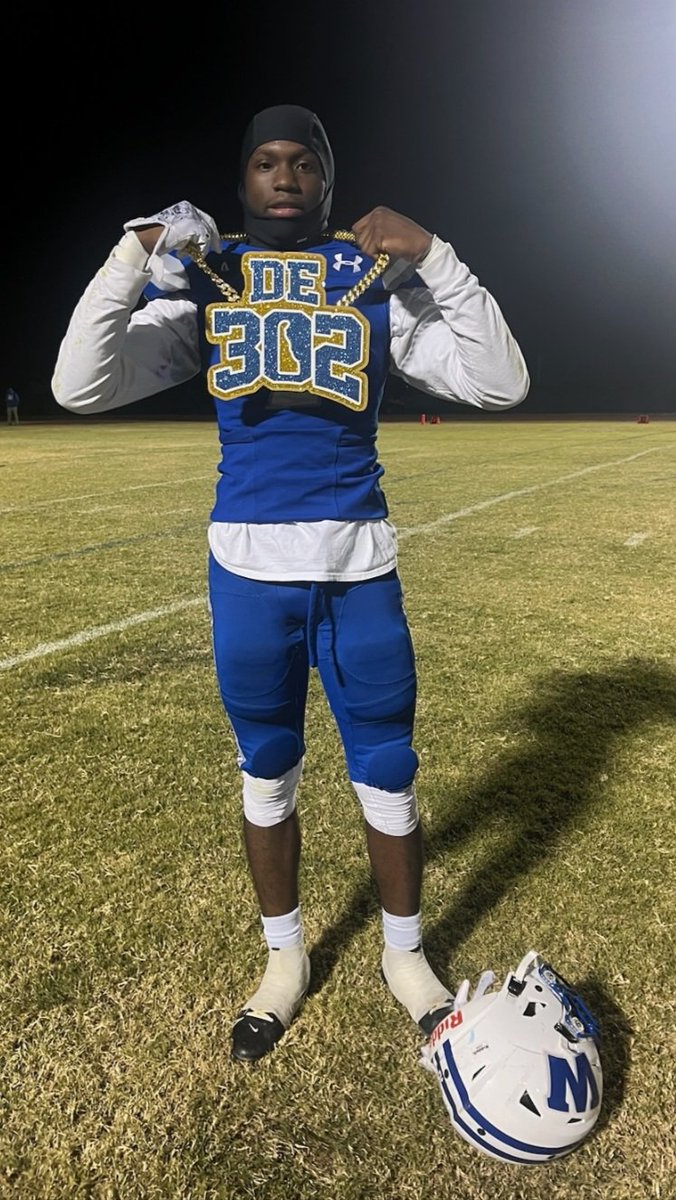 BenMitchell302's tweet photo. Woodbridge's Ji'Kare Banks caught a pair of TD passes including a one handed catch in the endzone. Rushed for 33 yards on 2 carries, punted and made 2 tackles on defense and a special teams tackle.
Woodbridge 29 - Wilmington Friends 0
#delhs @302sports https://t.co/fd8BtRKAGV
