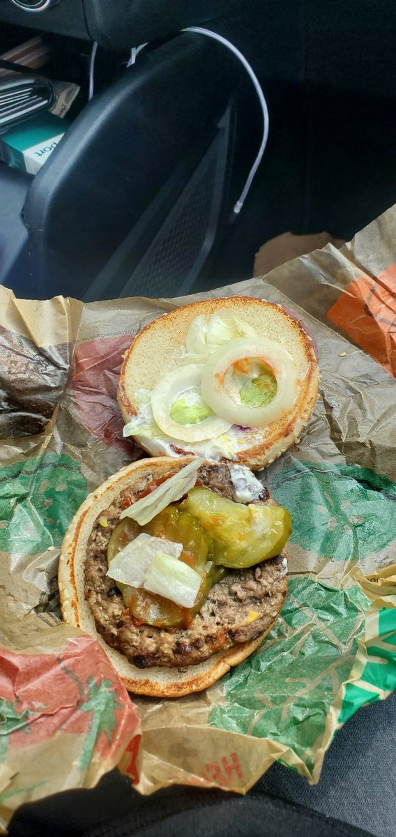 3misskoko3's tweet photo. THIS IS FALSE ADVERTISING @BurgerKing https://t.co/OL17UeNuRg