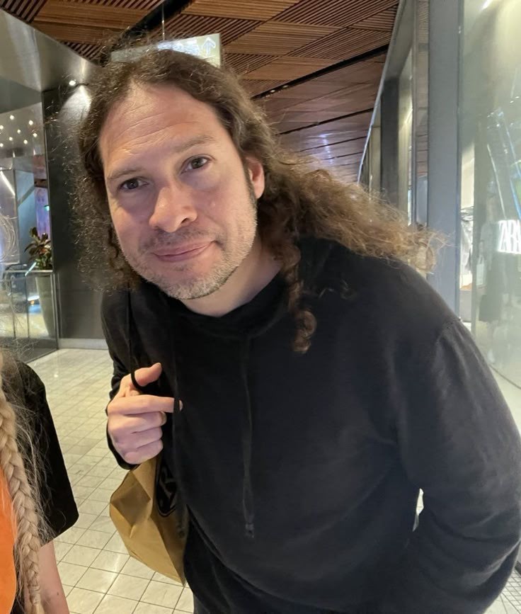 mcrhasmygender's tweet photo. NEW RAY??? https://t.co/68xyoChkXD