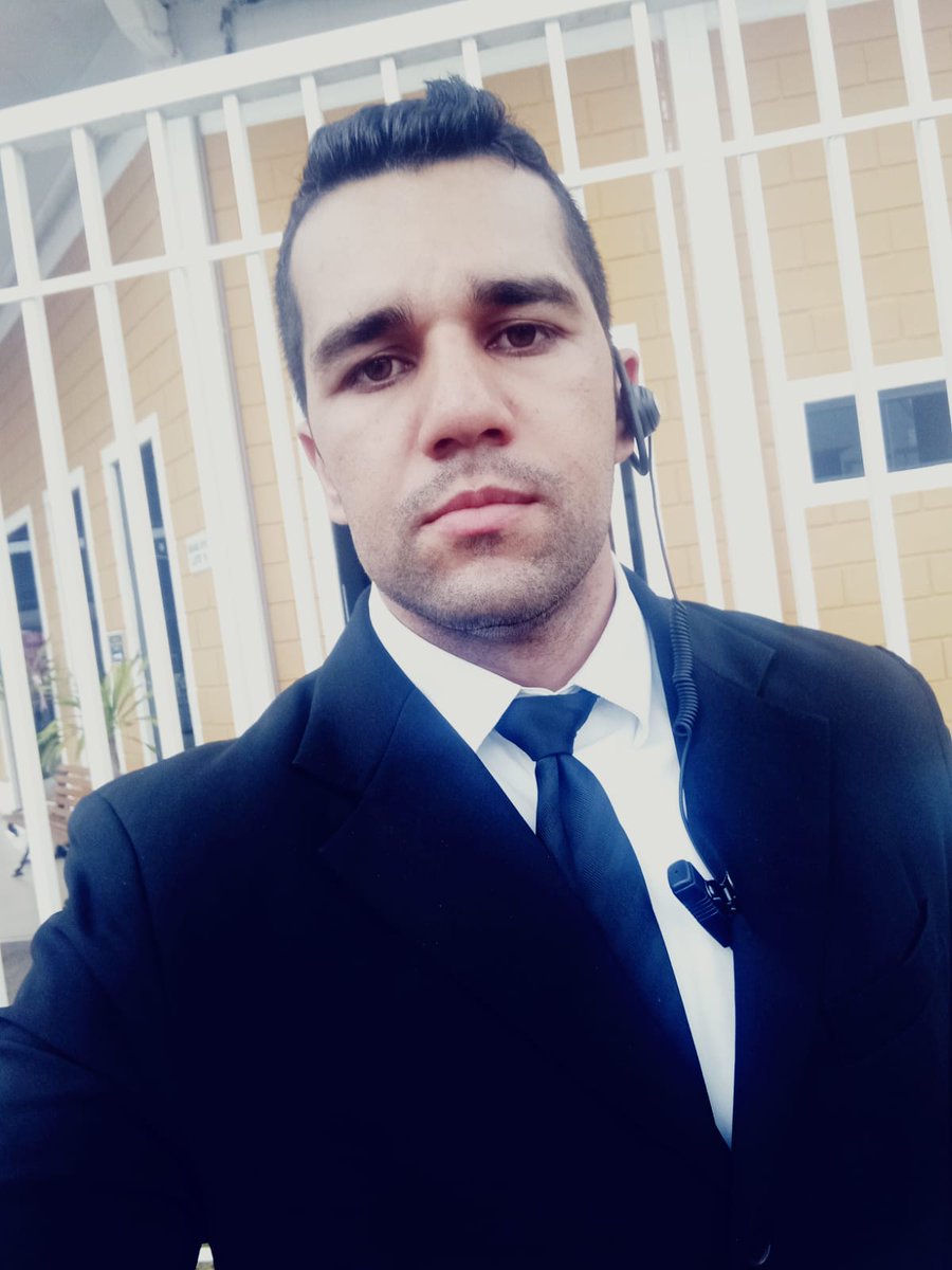 MaurydeSouza1's tweet image. Cada vez que te vejo, meu coração dança uma melodia que só ele conhece, um ritmo acelerado que traduz a alegria de te ter por perto, como se o tempo parasse e só existisse o amor que sinto por ti..

#Grandão