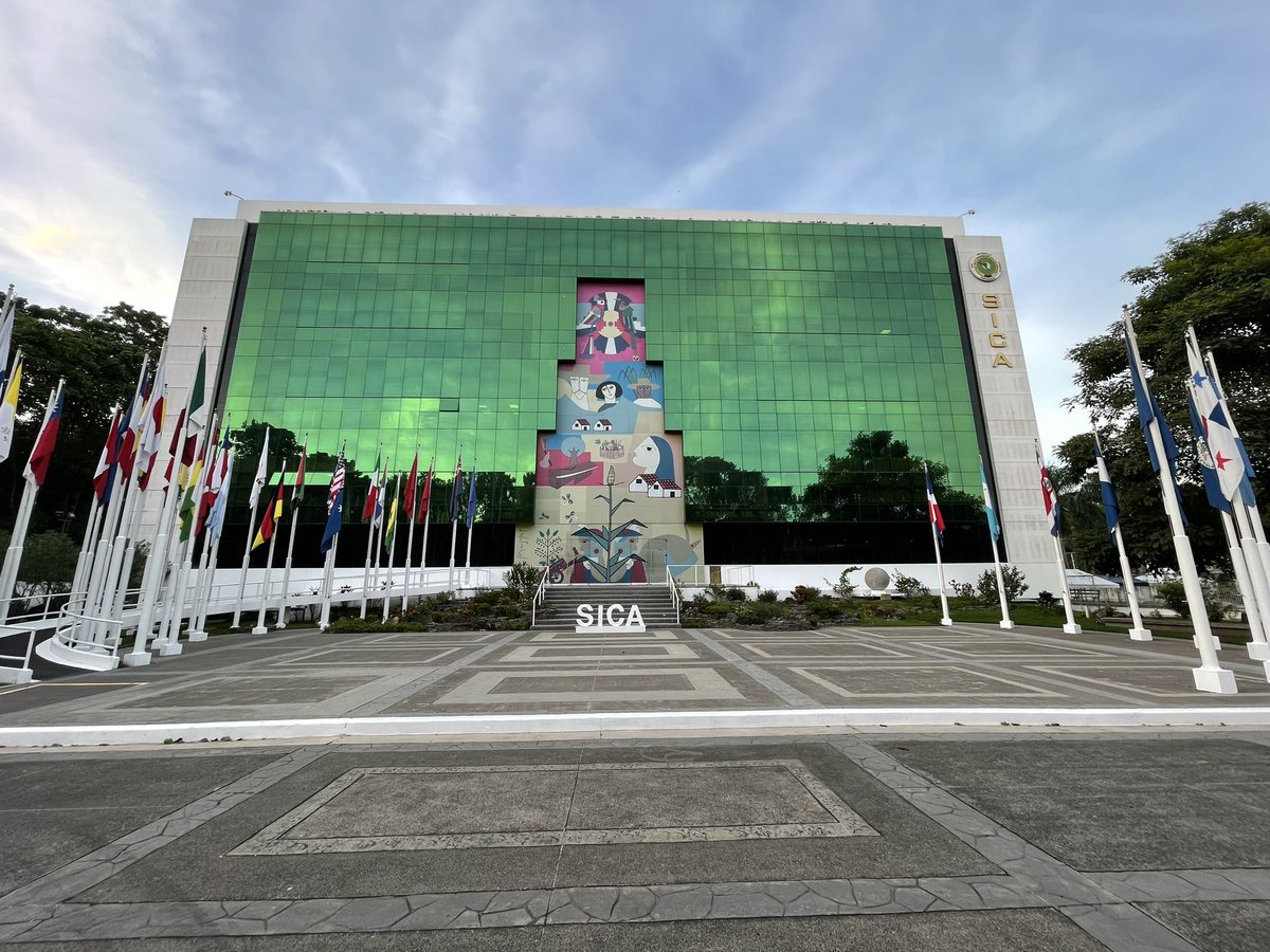 ADabizzi's tweet photo. We met the various entities of @sg_sica to consolidate &amp; plan ahead the @StatePRM-funded WHP’s support to the integration of Central American states in managing migration &amp; social affairs, border control &amp; document examination, migration &amp; climate change
@OIMCentroAmer 
@OIMSV https://t.co/ZBnrUhXjcY