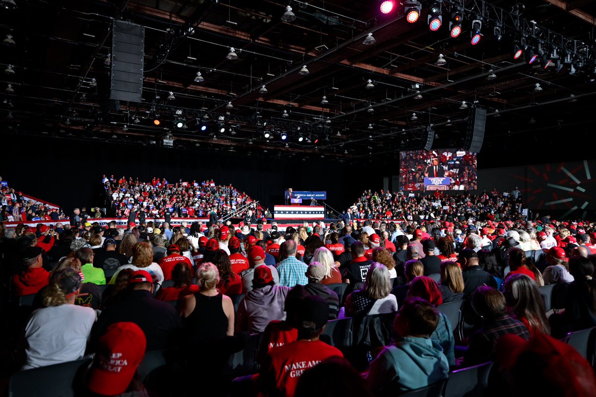 TeamTrump's tweet photo. “Standing before you tonight, I am proclaiming to the people of this state that by the end of my term, the entire world will be talking about the MICHIGAN MIRACLE and the stunning rebirth of Detroit.”

THANK YOU DETROIT, MICHIGAN! https://t.co/Q8mHybqrAr