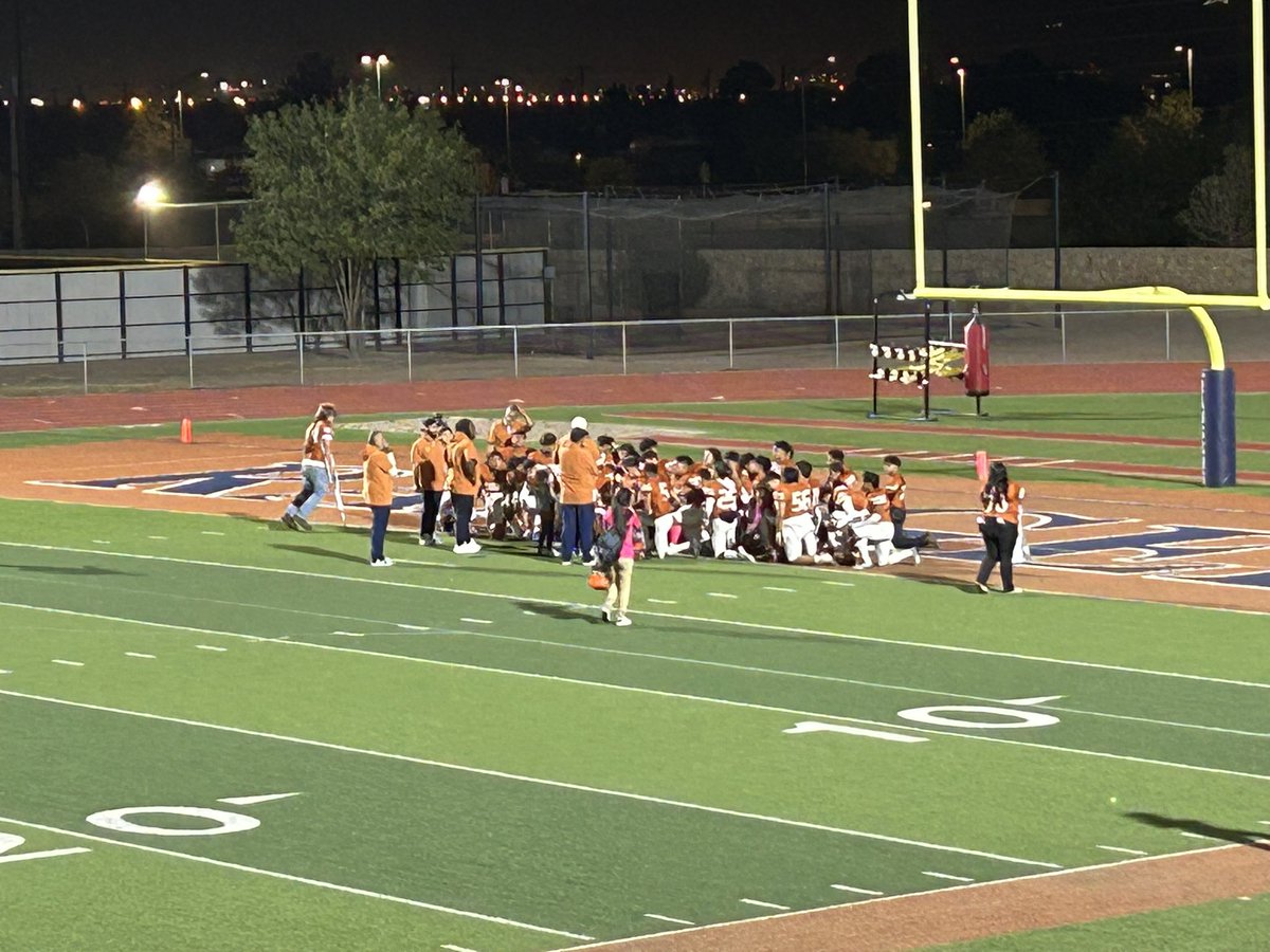 LuluPetrosky's tweet photo. Congratulations, @rhsrangersfbs @Daniel_Chavez08 and coaches! Great game!!! πͺπ½πͺπ½π§‘π€ππ https://t.co/yyrMTxqXSk