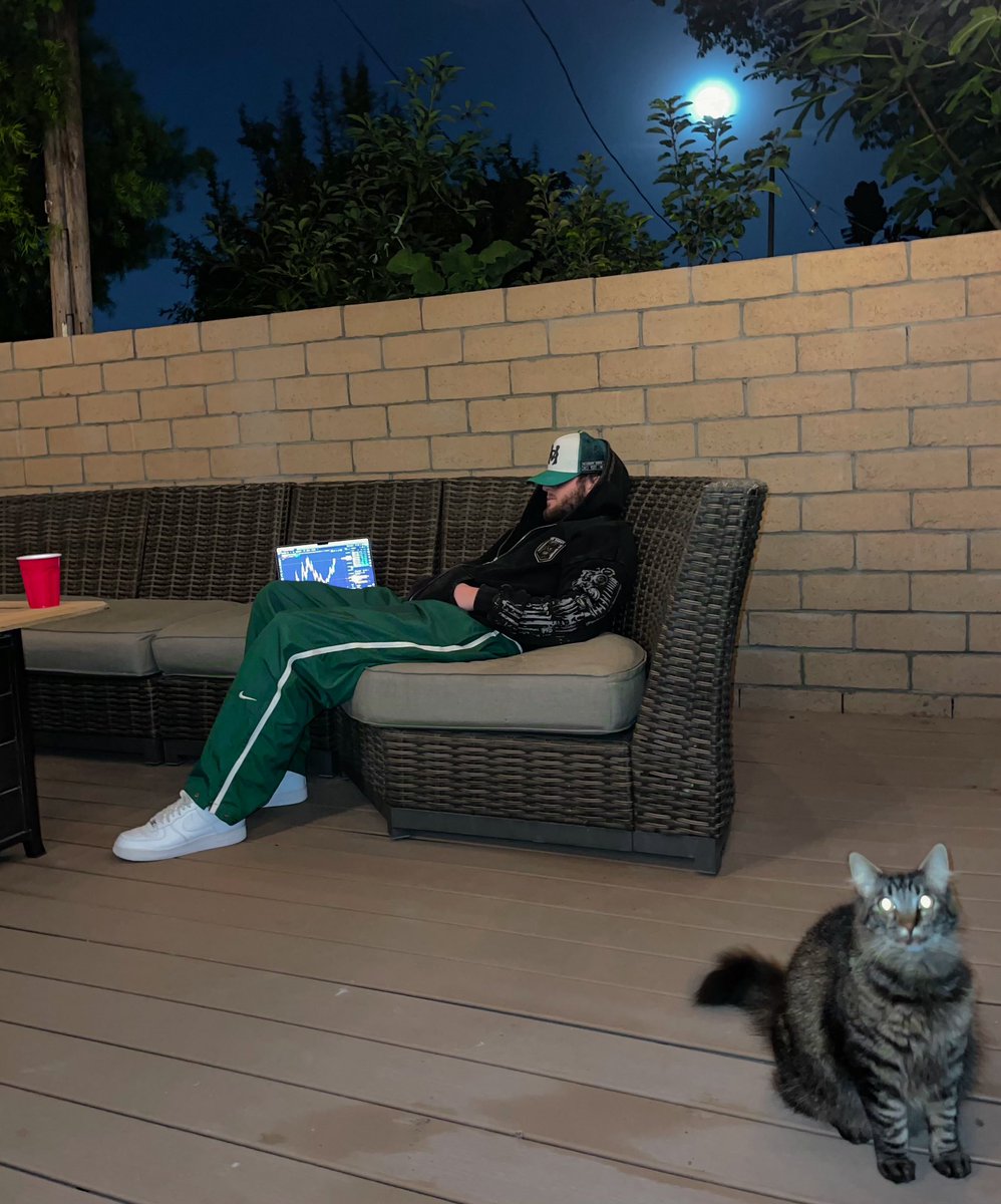 Swan5on's tweet photo. fell asleep fresh as f*ck never wore pajamas https://t.co/jIKQGDDKsR