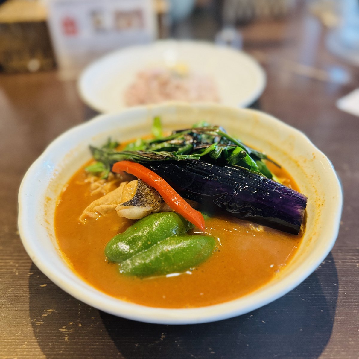 Tossy526's tweet photo. #1161
五○堂
@札幌市中央区
日替わり限定「室蘭産タラと豚ロースとナスのスープカレー」淡麗スープ、5.5番、雑穀米少、ニラ。タラはゴーマルの定番とも言える食材。淡白で旨い白身、スープの中で泳ぐと存在感を一気に増す。シャッキシャキに仕上げられたニラもよき!美味い!#gomarudo #ヒロろぐ https://t.co/Cnrv06vkNK
