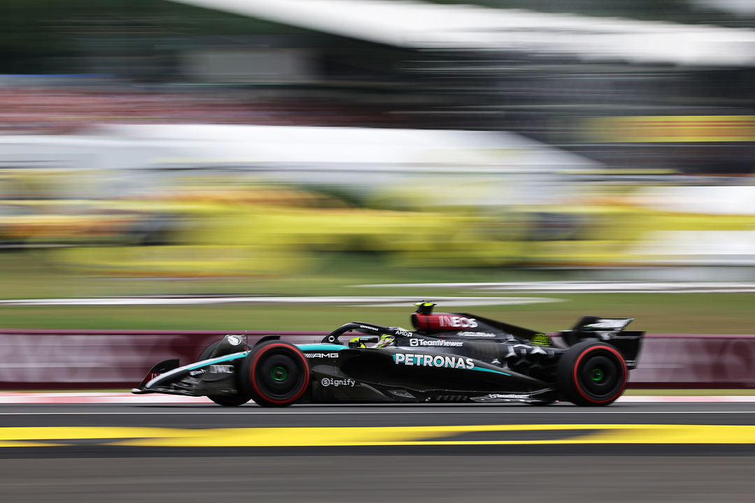 VILANTS's tweet photo. So exciting to have our partners @MercedesAMGF1 back on track for the US #GrandPrix in Austin, under the iconic COTA Tower. Here's to another weekend driving #ResponsibleInnovation. Good luck team! 🏁✨ 

#DrivenByResponsibleInnovation #SignifyxMercedesAMGPetronasF1Team https://t.co/mxa4Bjij1H