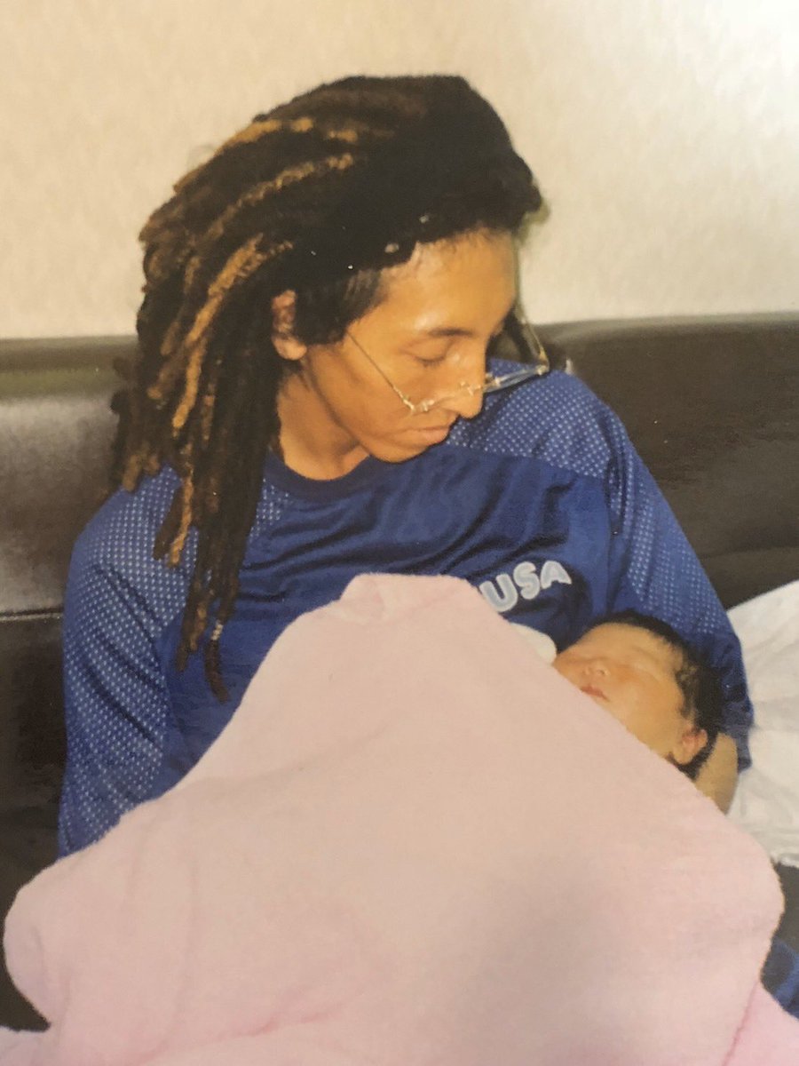 DJKOO_official's tweet photo. 10月19日 娘の誕生日！！
25年前、38才で父親になった僕は毎日が大事件だったけど、ひとつひとつが全部可愛くて可愛くて、幾つになってもそれは変わらなくて、生まれて来てくれたことに心から感謝としあわせでいっばいです

そんな大切な日に今年は家族でディズニーシー
たぶんこのまま一生親バカは直らないと思うけど
家族で何でも話して助け合っていきましょう

ハピバ DO DANCE！！

そしていつも僕の親バカ投稿に温かいコメントを下さる皆さま本当にありがとうございます！！

2024.10.19  DJ KOO

 #娘の誕生日 
 #tds 
 #DJKOO