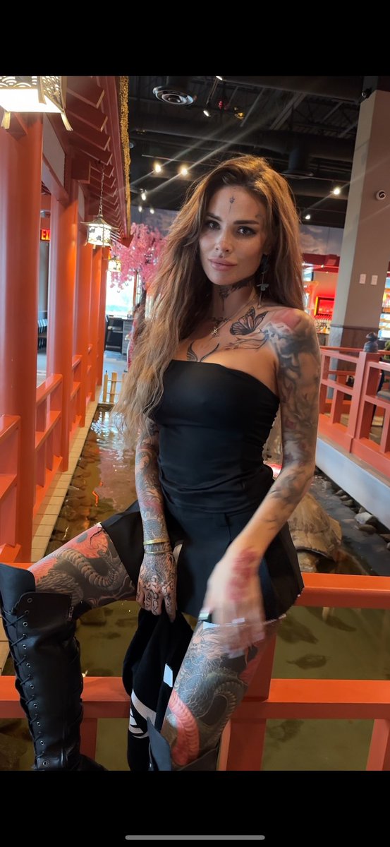 krasivchik_'s tweet photo. #inkedbarbie #tattooedgirl #videoviral #dailyvideo #inkeddani #blondes #leather #leathertop #iphones #homevideo #typ #toryou #video #portraitmood #folkportrait #discoverportrait #photography #photoart #bravoports #instamodels #losangels https://t.co/iQa2wlVkyi