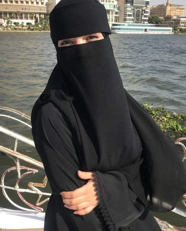 طيب صباح الخير يا حلوين. مين صاحيه تيجي