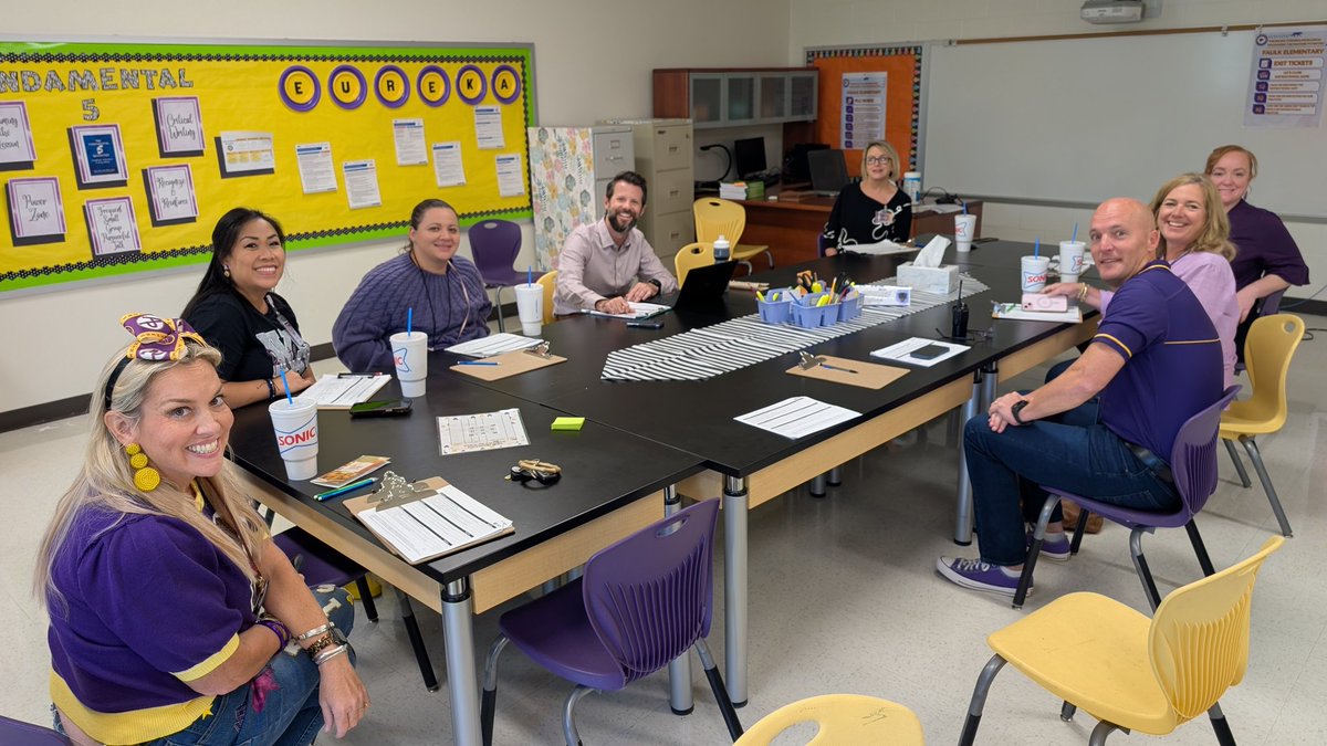 barnes_glenn's tweet photo. The @AransasPassISD Campus Leaders and Curriculum Department calibrating learning walks with Ryan from @TNTP. #APEXCELLENCE #MathFramework #VerticalAlignment https://t.co/GtJgm7EeAX