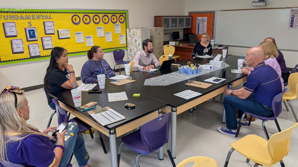 barnes_glenn's tweet photo. The @AransasPassISD Campus Leaders and Curriculum Department calibrating learning walks with Ryan from @TNTP. #APEXCELLENCE #MathFramework #VerticalAlignment https://t.co/GtJgm7EeAX