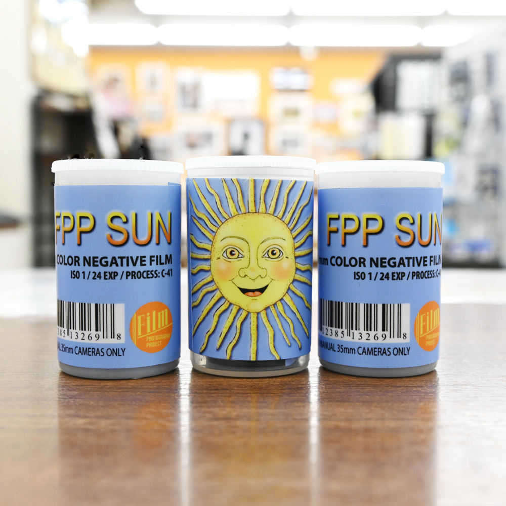 champcamera's tweet photo. SUN COLOR ISO 1 by #青葉台 店
#ISO1 の超超低感度 #カラーネガフィルム。
明るい太陽光の下での三脚を使用した長時間露光に◎
#FPP #FilmPhotographyProject #横浜青葉台 #田園都市線
https://t.co/n9M8yIX6fH https://t.co/6ESNSeNOfM