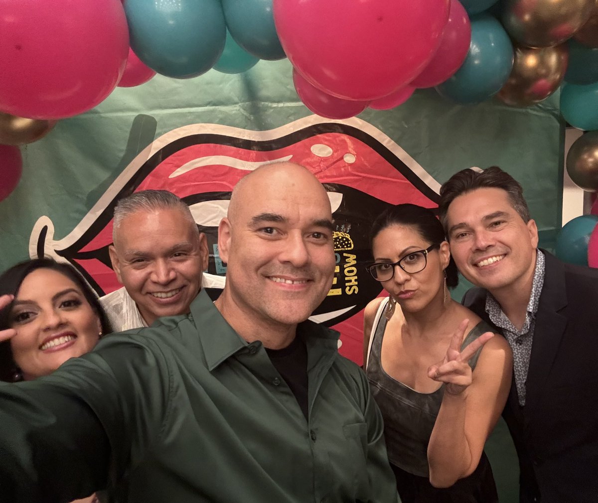 BradMayhar's tweet photo. Hung out with some of my friends tonight. @TheSamNajera @SimpleVic46n2 @thisninagirl @MikeTaylorShow @BeanChisme https://t.co/qAOwVWVIa7