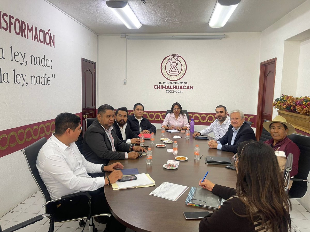 saascaem's tweet photo. Hoy, la Presidenta de Chimalhuacán, Xóchitl Flores, y el Dir. Gral. del SAASCAEM, Roberto Álvarez, se reunieron para trabajar en mejoras para la infraestructura de seguridad vial, buscando mejoras para los habitantes del municipo. 

#InfraestructuraQueTransforma #ElPoderDeServir https://t.co/OmhdktQRF2