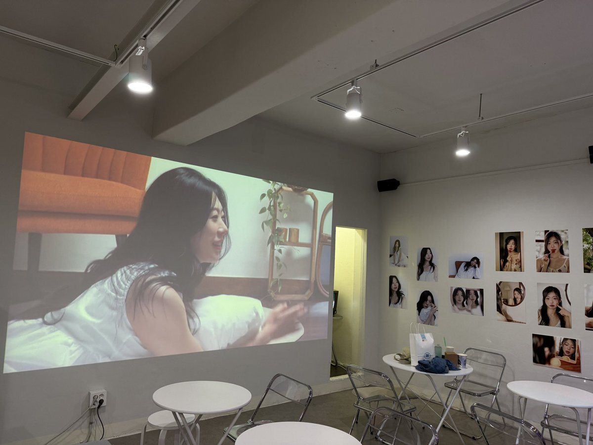 jmjloveyou's tweet photo. 𝙈𝙄𝙉𝙅𝙀𝙀 9𝙏𝙃 𝘿𝙀𝘽𝙐𝙏 𝘾𝘼𝙁𝙀 𝙀𝙑𝙀𝙉𝙏

ਏਓ ⋆ ⋆ ⋆ ㋉ ㏴
[ 珉志效果 ]

카페 디피가 완료되었습니다!🩵 https://t.co/Degs1LwEcP