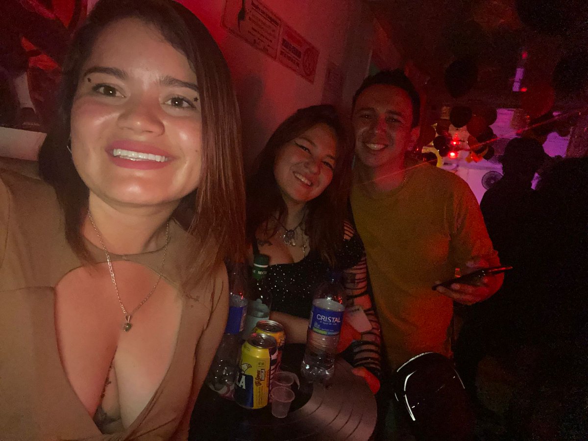 MeliyJaviBta's tweet photo. El cumple sigue @Hanei26 y @dariofr15 https://t.co/vQIjc8G7d2