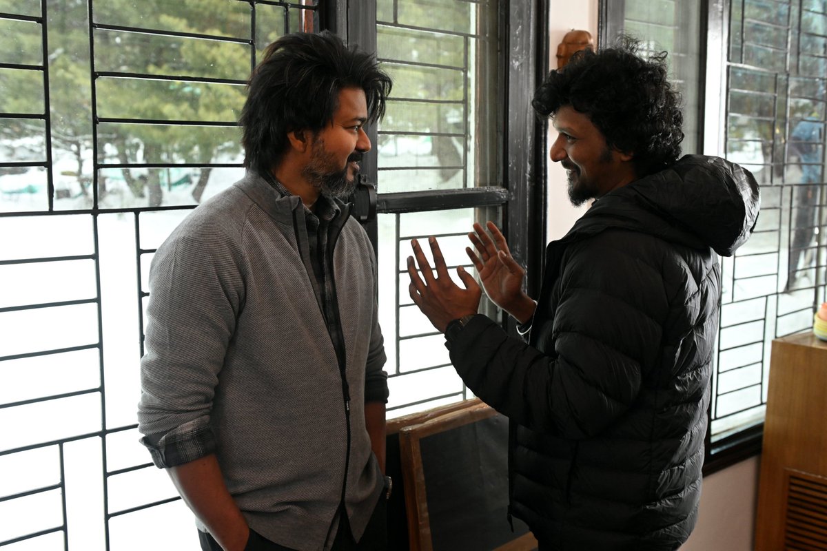 ActorVijayFP's tweet photo. @Dir_Lokesh @actorvijay Thanks Loki for #BlockbusterLEO 🔥🔥🔥 https://t.co/qqLrbcfxjo