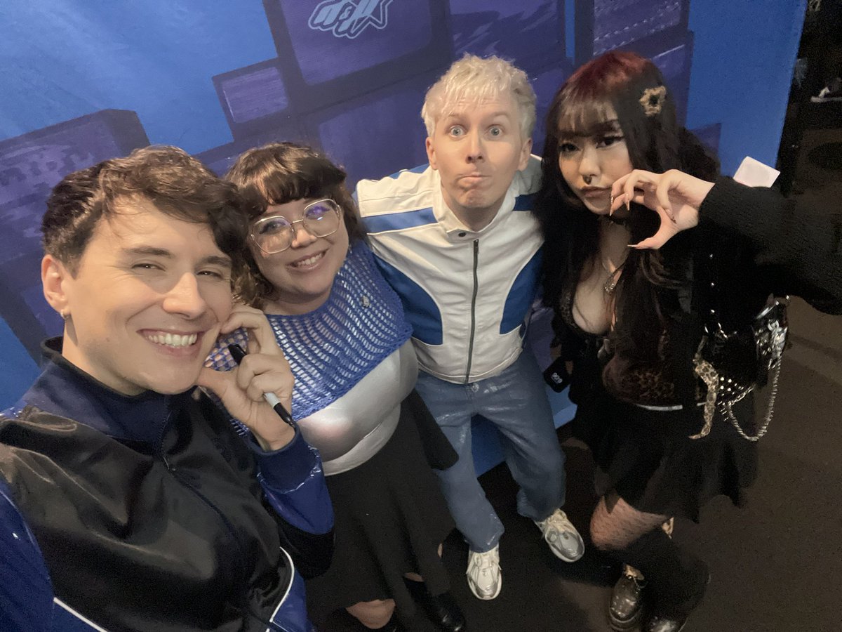 Cwang44's tweet image. 2 duos with brown eyes and blue eyes! 🫶