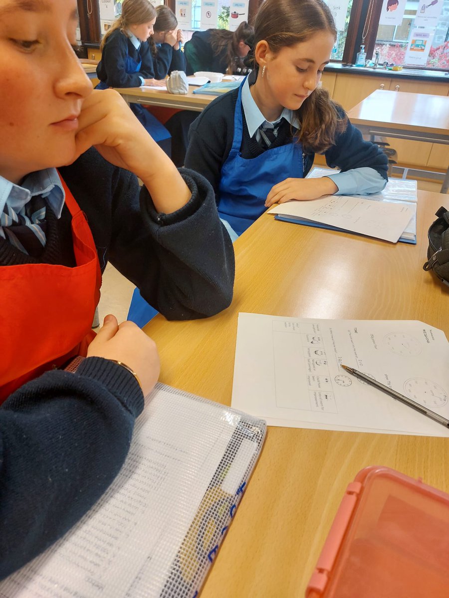ASM_Limerick's tweet photo. #ASM's 1 Áine class kicked off the 'Numeracy Bake Off' by making a delicious Apple Numble! They developed and used key numeracy skills (time management & weighing/measuring), just in time for #NumeracyWeek! https://t.co/KNtVPxlswU
