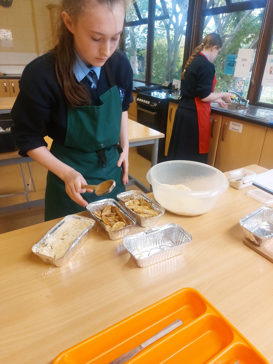 ASM_Limerick's tweet photo. #ASM's 1 Áine class kicked off the 'Numeracy Bake Off' by making a delicious Apple Numble! They developed and used key numeracy skills (time management & weighing/measuring), just in time for #NumeracyWeek! https://t.co/KNtVPxlswU
