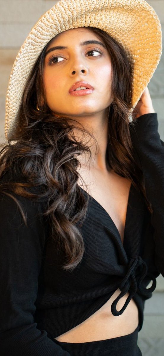 govtjobsalert26's tweet photo. 🎯 #PreethiAsraniThread 

#Bollywood #Actress #PreethiAsrani New Look https://t.co/zvH0ejggAA