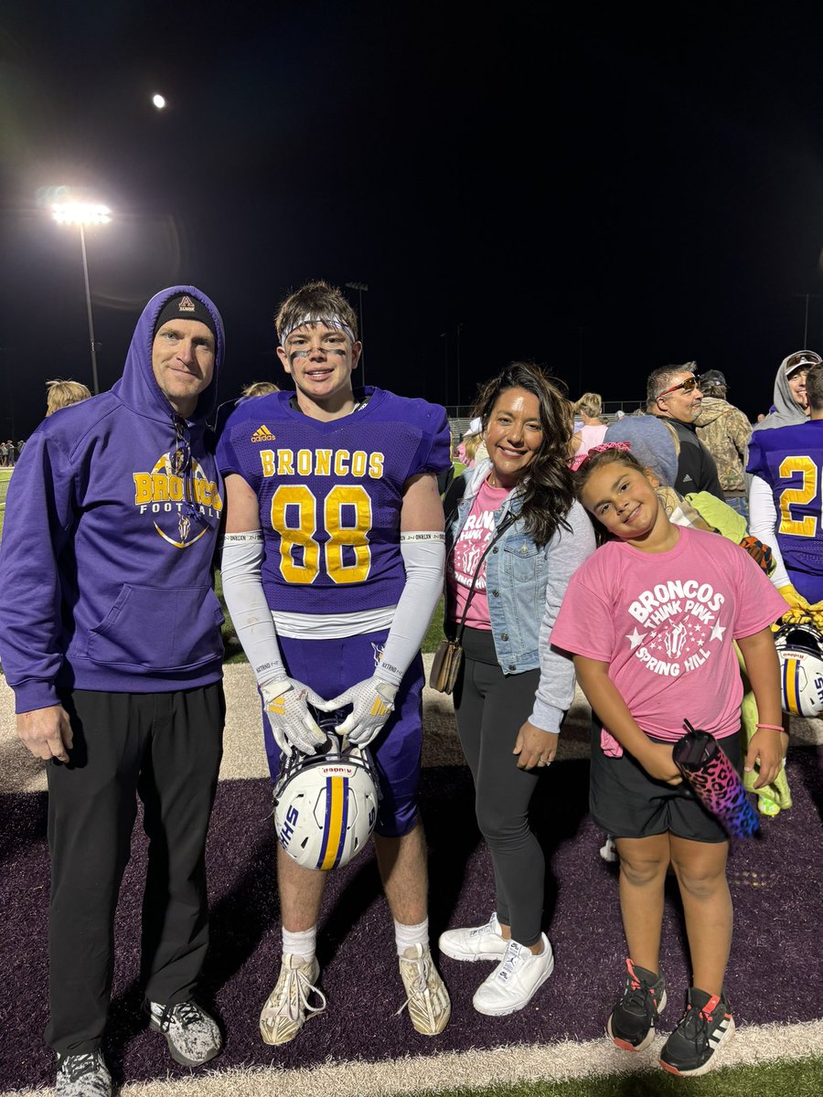 CoachKBayer's tweet photo. Itβs another Bronco dub. @BroncoTOUGH improves to 6-1 with a 49-7 win over Emporia. #SpringHillKS https://t.co/BbRYHHcPgl