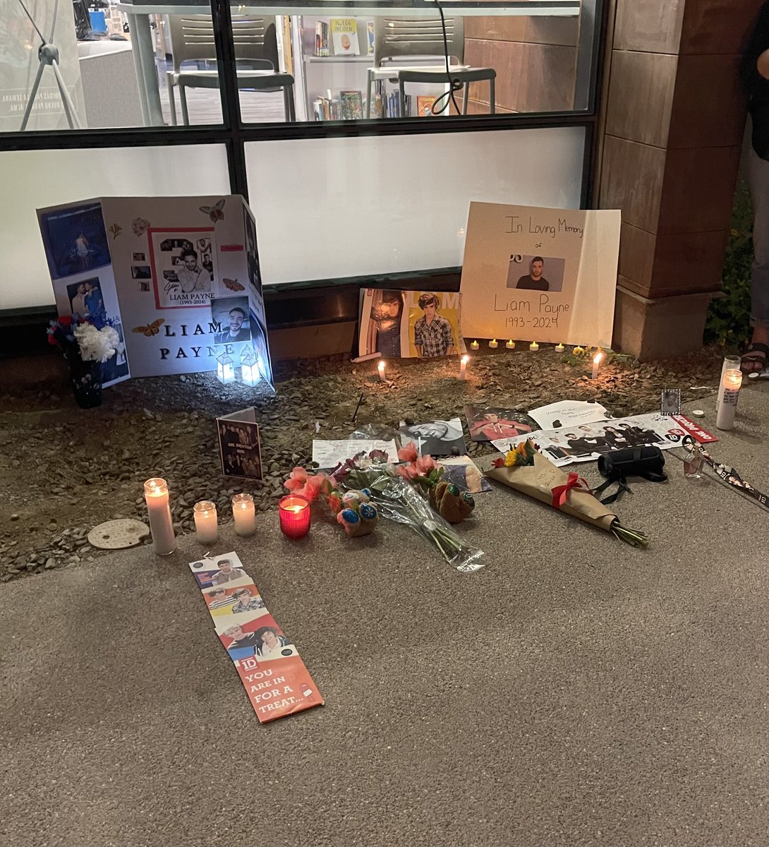 flickerrhxran's tweet photo. Goodbyes are bittersweet, but it’s not the end, I’ll see your face again🤍

Rest in peace Payno🤍
Aug 29, 1993 - Oct 16, 2024

Glendale Heroes Regional Park

Thank you for organizing tonight @satxllitrry 🤍

#LiamPayne #OneDirection https://t.co/AUrD71p1Ir
