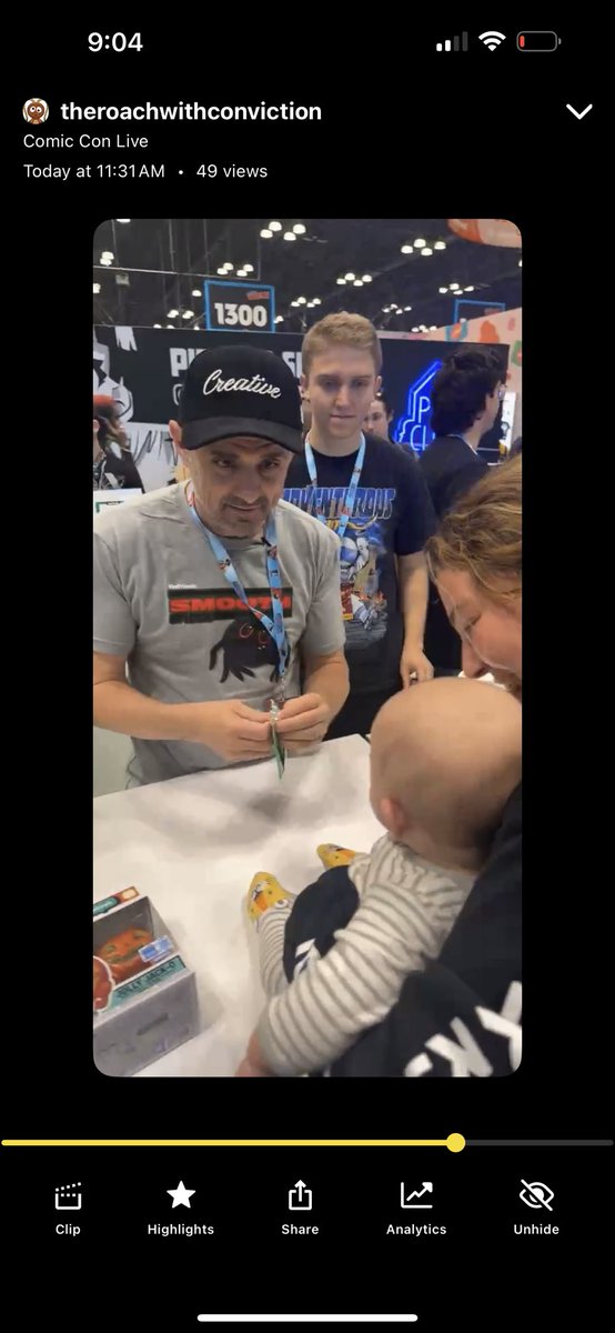 Xsmom15's tweet image. It only makes sense. #logicallion #kanyexavier #writtenintheVeeCards 
#kanyesfirstrip #NYCC #topps