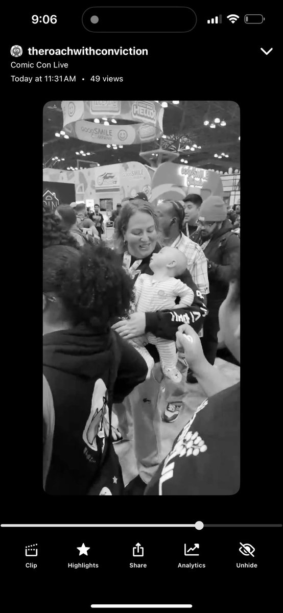 Xsmom15's tweet image. It only makes sense. #logicallion #kanyexavier #writtenintheVeeCards 
#kanyesfirstrip #NYCC #topps