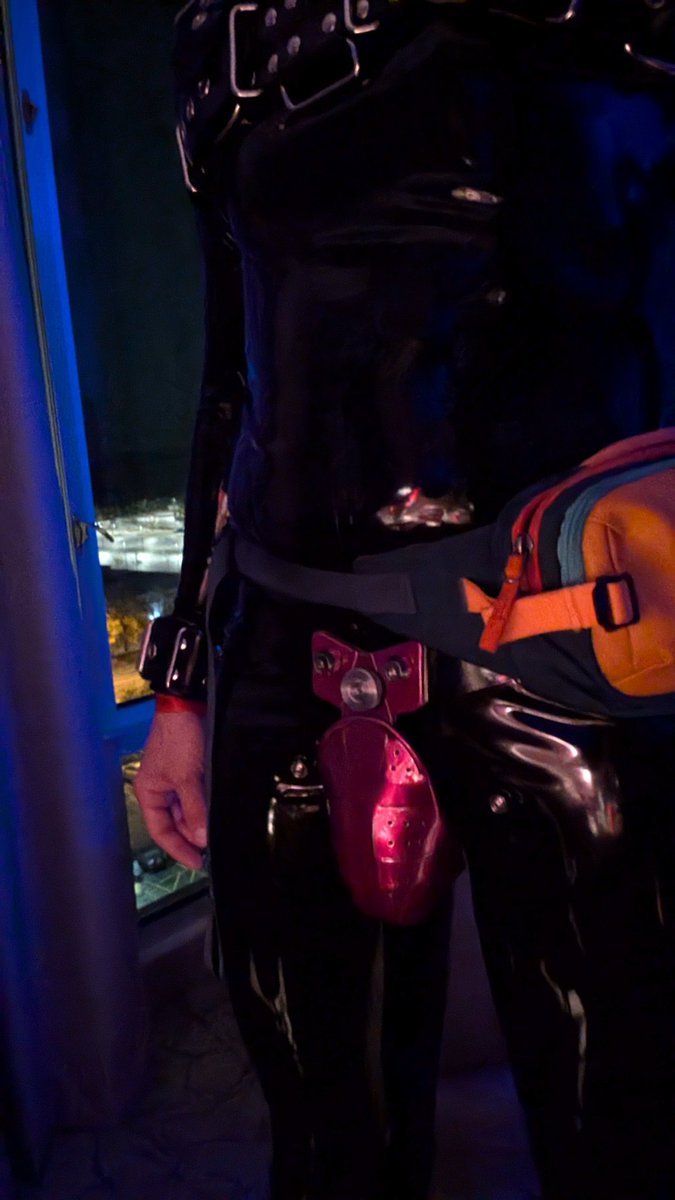 Locktober Day 20

Belt over rubber is a wonderful mood

#locktober #chastity