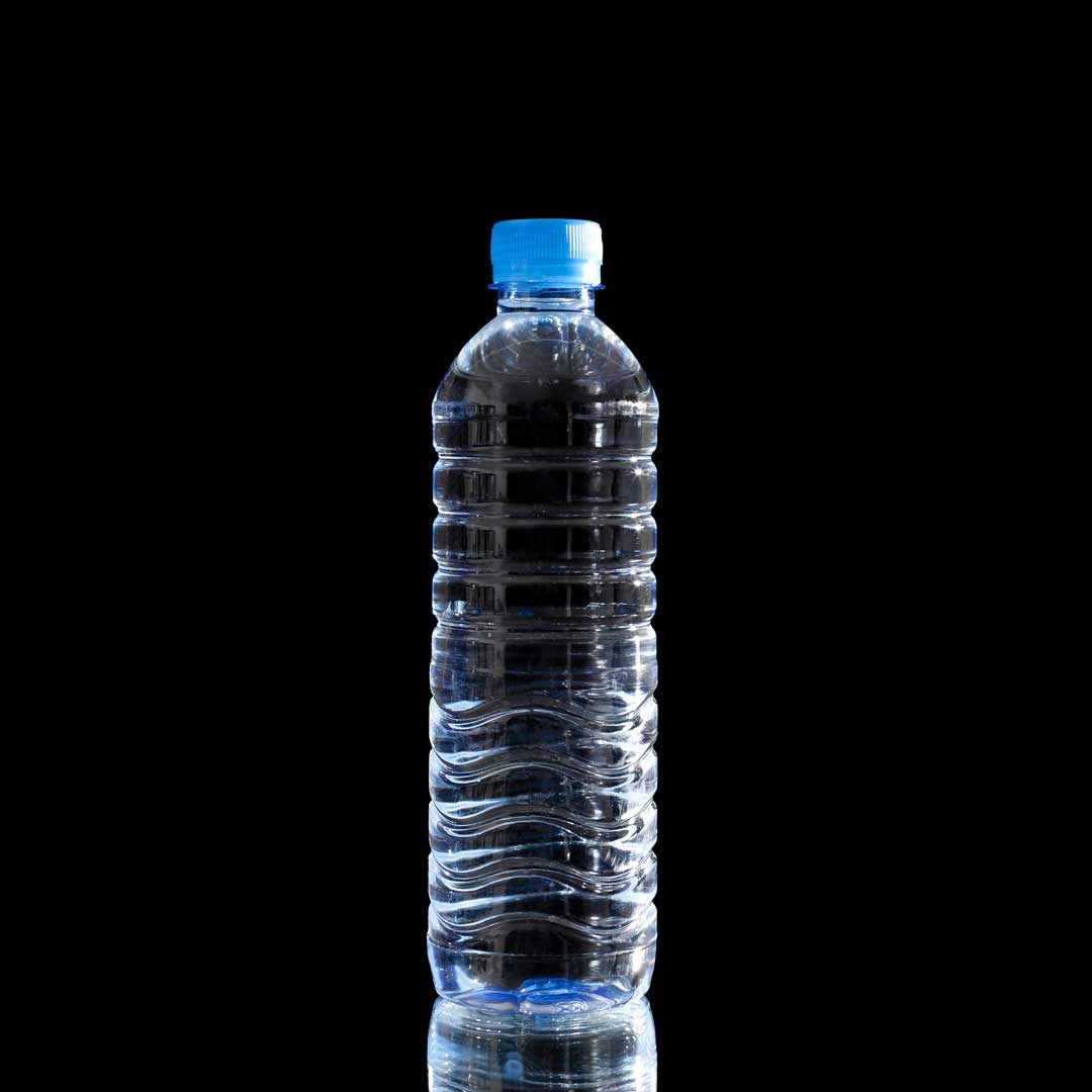 AokoOtieno_'s tweet photo. 500ml water at a filling stand is about 25 or 30bob 

Same quality and quantity at a gym will be 50. Coz you need it 

On a flight, it'll go for sh200

B'coz 1, it's a plane. 2. Hutashuka kwa mawingu to get it elsewhere 

It's not always about your worth or value. Sometimes, it's the environment 

Change the environment and grow your dividends

And whatever you take today, make water part of it, okay?

Guten Morgen and buen día!