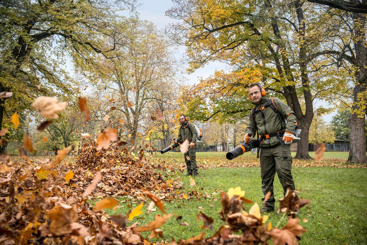 THE PROFESSIONALS CHOICE
Extremely powerful clearing machines
STIHL Backpack blowers are mainly used for effectively and efficiently clearing fallen leaves, grass or waste paper from public areas or large private estates. 
bit.ly/STIHL-BLOWERS
#realprofessionalperformance