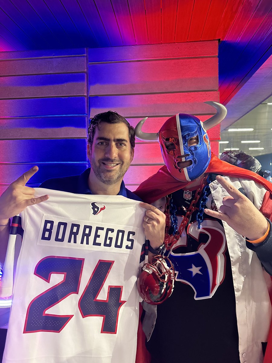jpmurra's tweet photo. @BorregosMty + @HoustonTexans #Texanos #Borregos https://t.co/D0b9lXvMGu
