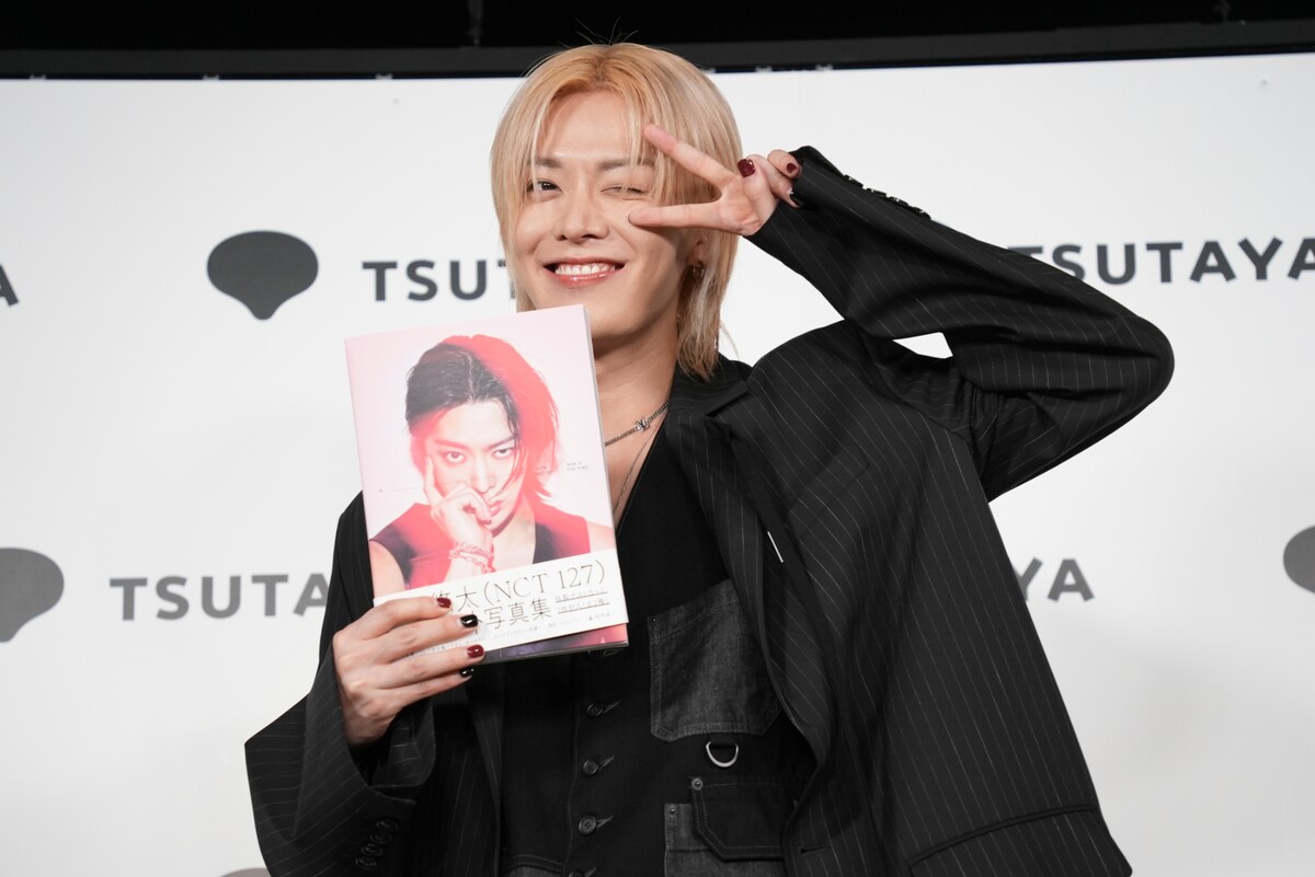 natalie_mu's tweet photo. NCT 127ユウタはハートNG？
さまざまな表情見せる1st写真集「今」刊行
「おかんは100冊くらい買ってると思う」

🔽詳細レポ＆会見写真25枚
https://t.co/wQp40JVcbf

#NCT127 #中本悠太 #YUTA #유타 https://t.co/6qUiOcR0f6