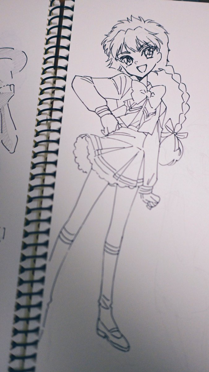 昔のアニメの絵って、短いストロークを重ねることで短時間で線数を稼げたり、素描をそのまま原画に活かせるようなシルエットで構成されたり色んな工夫が見られるんだけど、最近はそういう絵を見なくなっ…🫢 