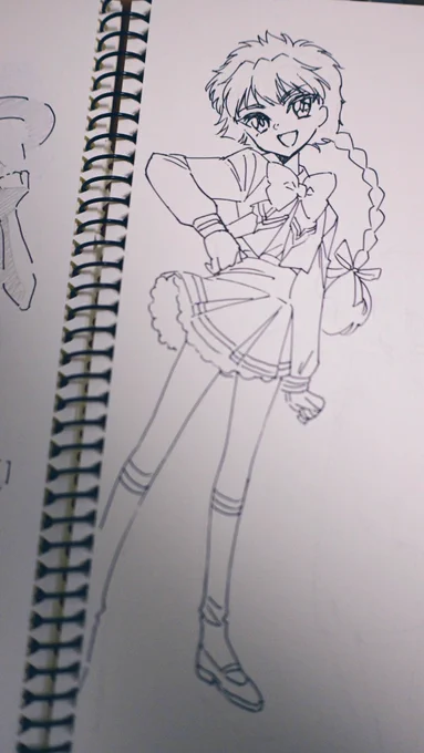 昔のアニメの絵って、短いストロークを重ねることで短時間で線数を稼げたり、素描をそのまま原画に活かせるようなシルエットで構成されたり色んな工夫が見られるんだけど、最近はそういう絵を見なくなっ…🫢 