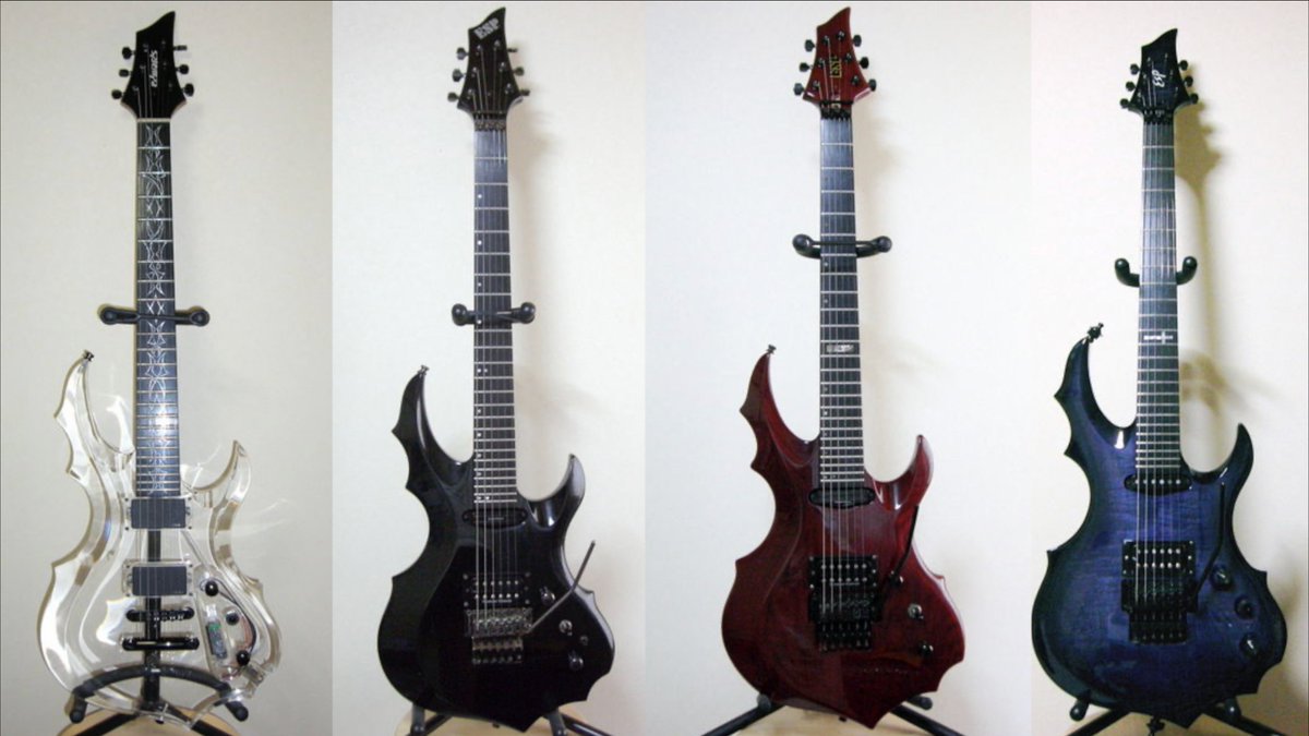 wotakufighter's tweet image. たかし！あんたまたギター買って！
違うんだよカーちゃん！

同時に撮ってないことが悔やまれる笑
20代の頃に使っていたギター ESP FOREST-GTです。
他にも緑と青を持ってました。
仕様が全部違うんだよね(´ー`)/

#違うんだよカーちゃん会場