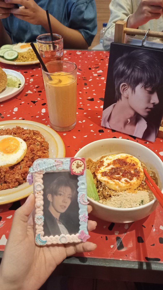 untung yg bayarin heeseung, jadi bisa pesen banyakk😍🤏🏼