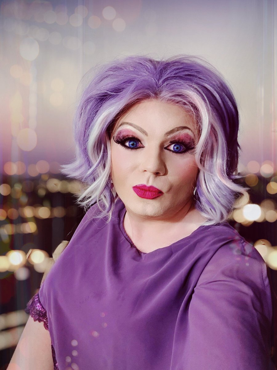 Serving up lavender realness and a fierce pout that slays 💜✨ Feel the fantasy, darling, ’cause this look is pure magic! 💋  

Habt einen wundervollen Samstag Ihr schnubbligen Süssteile! 

#DragVibes #dragqueen #gay #travestie #saturday #earlybird #cologne #gaycologne #queer